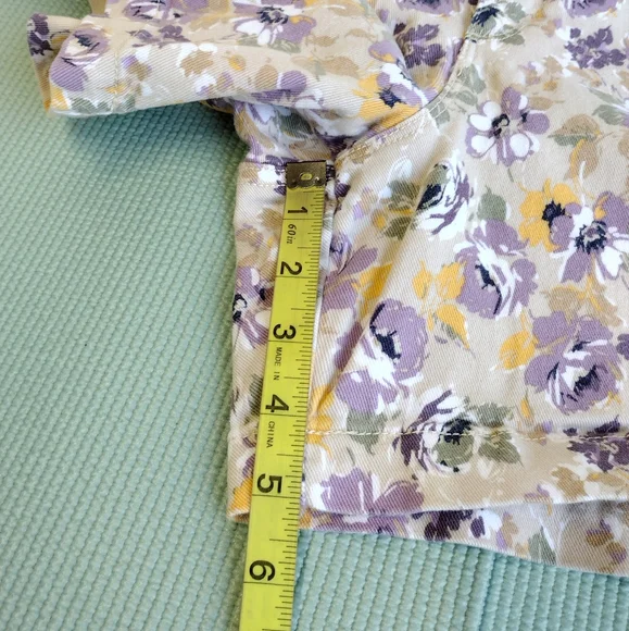 Gloria Vanderbilt Denim Floral Stretch High Waist Shorts Size 14 - Picture 3 of 8